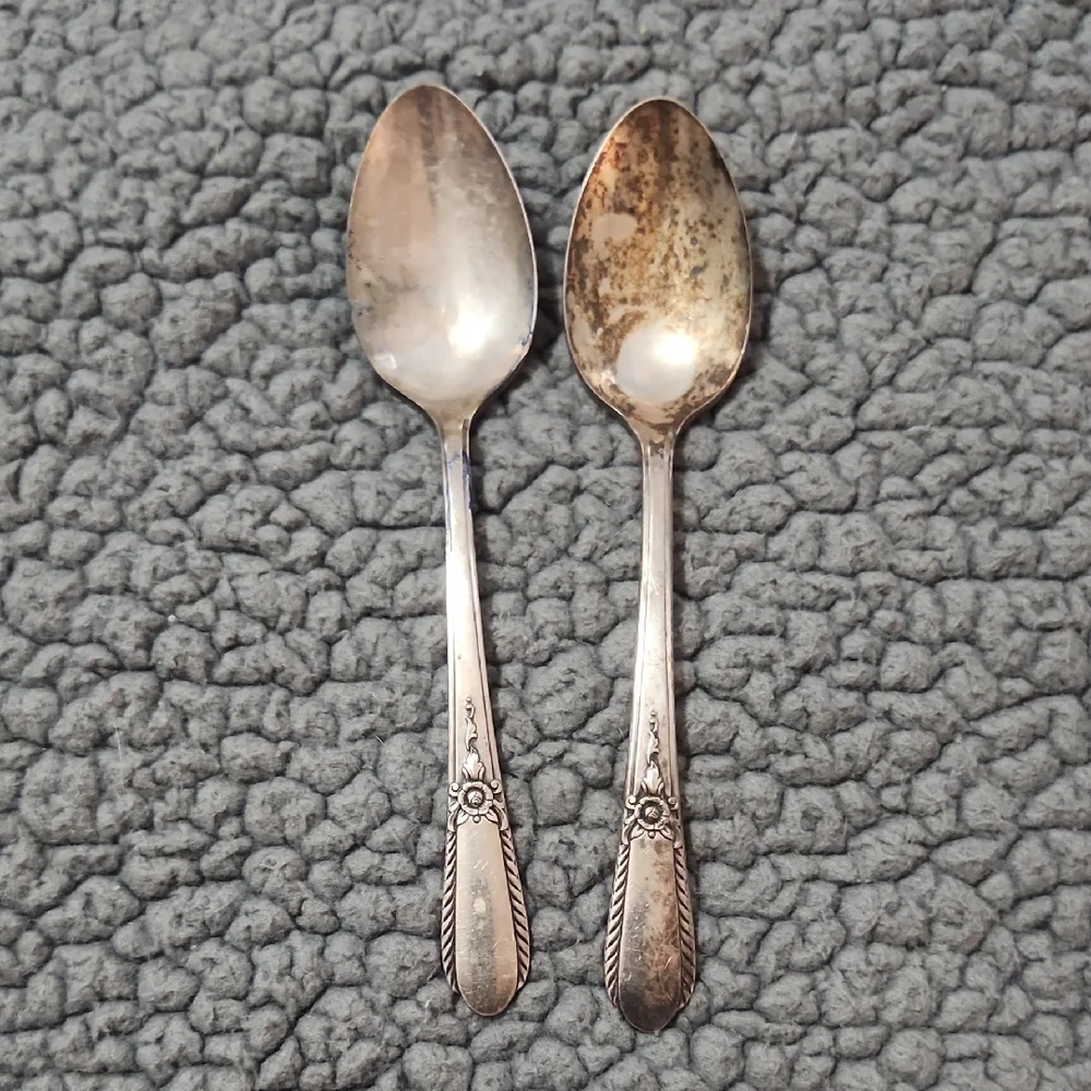 2 Vintage Simeon L. And Gearge H. Rogers Oneida Silverplated Teaspoons